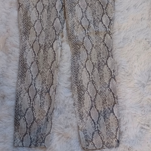 NYDJ Ami Skinny Light Snake Print Soft Jeans Pants Tummy Tuck SZ 12 - Picture 3 of 10